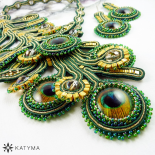 Souprava vodopád pavích per a zlatých květů