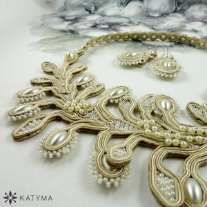 Souprava kaprad&iacute; poset&eacute; perlami