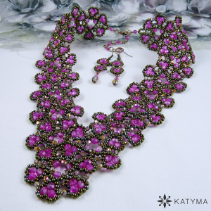 Souprava Fuchsiov&aacute; krajka