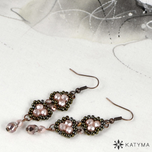 N&aacute;u&scaron;nice meruňkov&eacute; hněd&yacute; iris