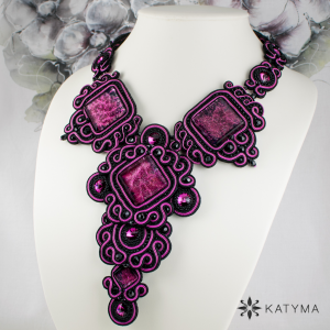 N&aacute;hrdeln&iacute;k třpytiv&aacute; fuchsie