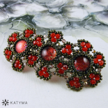 Spona s malovanými kabošony