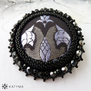 Brož brok&aacute;t velk&aacute;