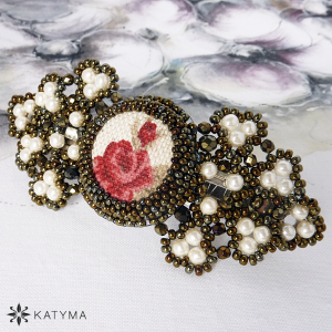 Spona s růž&iacute;