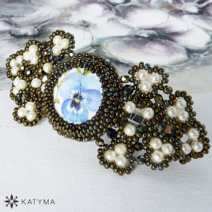 Spona s mace&scaron;kou