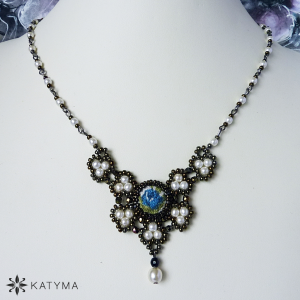 Elegantn&iacute; jemn&yacute; n&aacute;hrdeln&iacute;k růžička