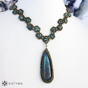 N&aacute;hrdeln&iacute;k labradorit