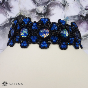 Obojek s malovan&yacute;mi kabo&scaron;ony