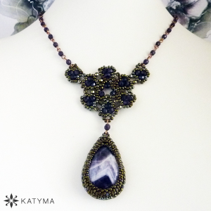 N&aacute;hrdeln&iacute;k s kapkou ametystu