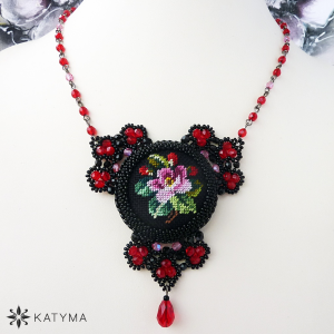 N&aacute;hrdeln&iacute;k &scaron;&iacute;pkov&aacute; růže