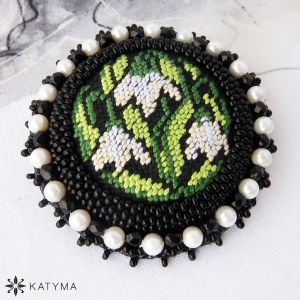 Brož v&yacute;&scaron;ivka sněženky