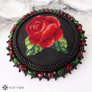 Brož v&yacute;&scaron;ivka růže