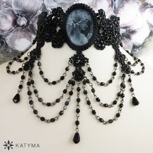 Obojkov&yacute; n&aacute;hrdeln&iacute;k s kamej&iacute;