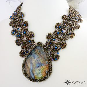 N&aacute;hrdeln&iacute;k krajka labradorit