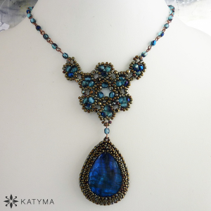 N&aacute;hrdeln&iacute;k s kapkou labradoritu