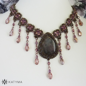 N&aacute;hrdeln&iacute;k labradorit