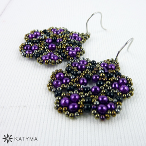 N&aacute;u&scaron;nice mal&eacute; krajkov&eacute; fialov&eacute; květy