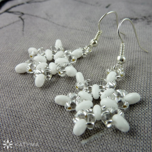 N&aacute;u&scaron;nice b&iacute;l&eacute; hvězdičky se stř&iacute;brnou